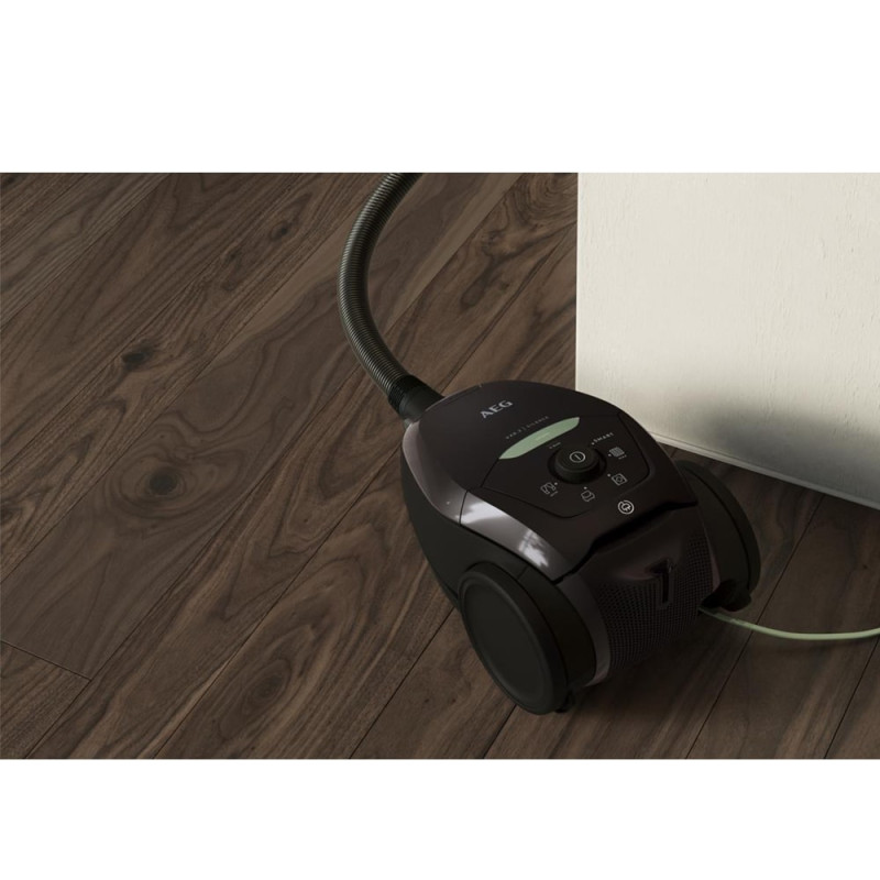 جاروبرقی آاگ VX82-1 با سیم برق 9متری و شعاع کارکرد 12 متری