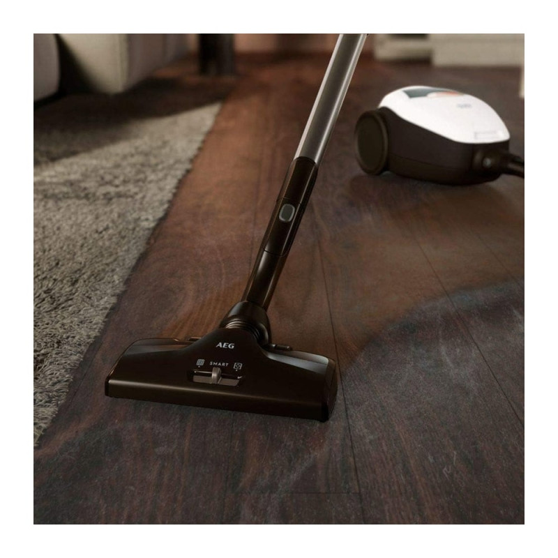 خرید جاروبرقی VX8.2-1-ALR با قدرت مکش 600 وات