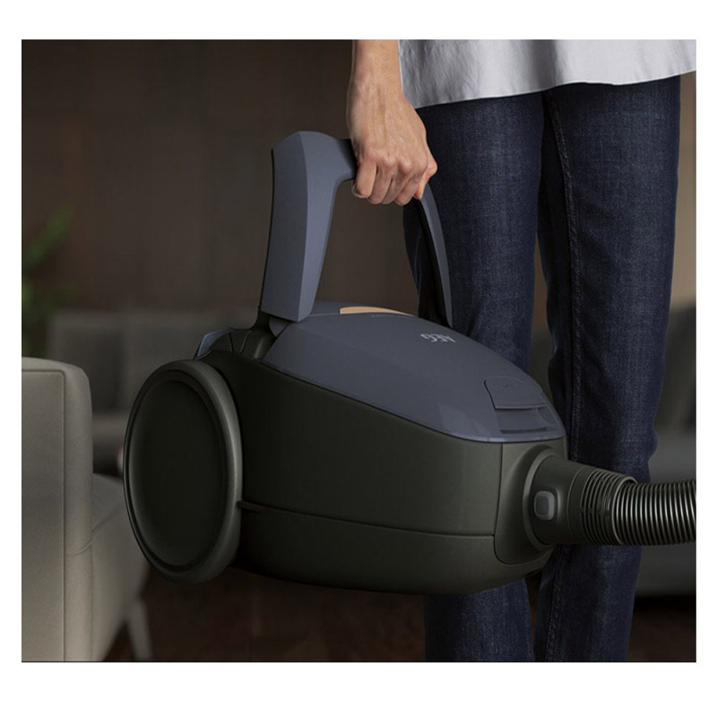 جارو برقی 3.5 لیتر آاگ VX82-1-5db دارای دسته آرگونومیک برای حمل آسان