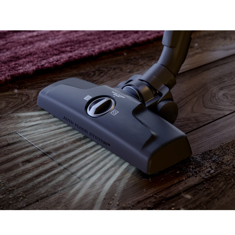 جاروبرقی کیسه ای آاگ AB61C1OKO دارای برس استاندارد DustMagnet Silent مناسب برای انواع سطوح