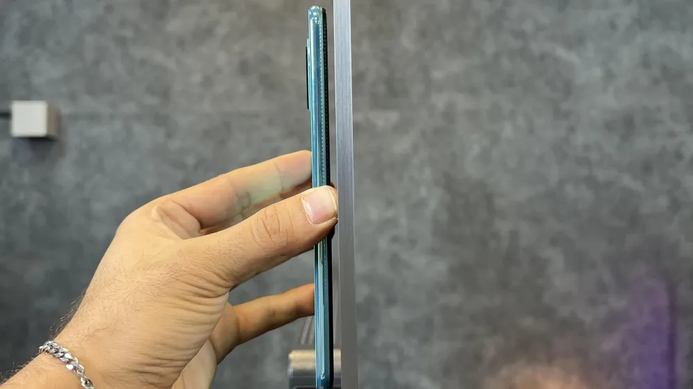 ضخامت تلویزیون ال جی C3