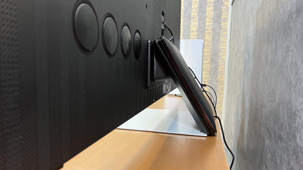 نمای پشتی تلویزیون سامسونگ QN900B