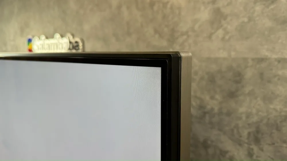 حاشیه تلویزیون سونی Z9J