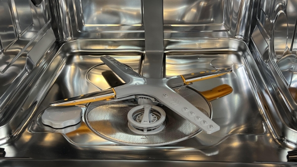 نمای داخلی ماشین ظرفشویی ال جی DFB512FP