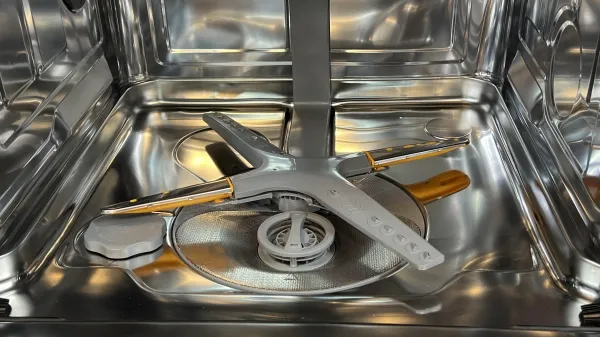 نمای داخلی ماشین ظرفشویی ال جی DFB512FP