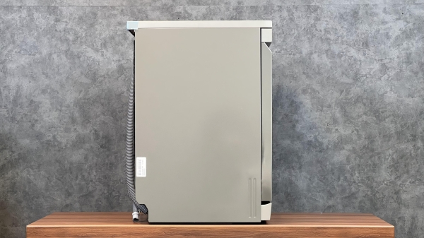 نمای کناری داخلی ماشین ظرفشویی ال جی DFB512FP