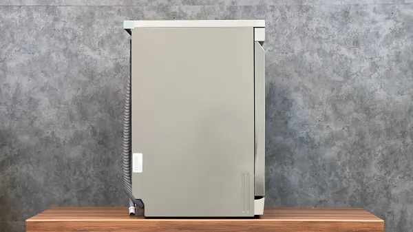 نمای کناری داخلی ماشین ظرفشویی ال جی DFB512FP