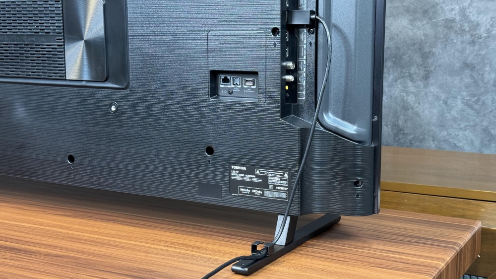 نوع پایه تلویزیون توشیبا Z670