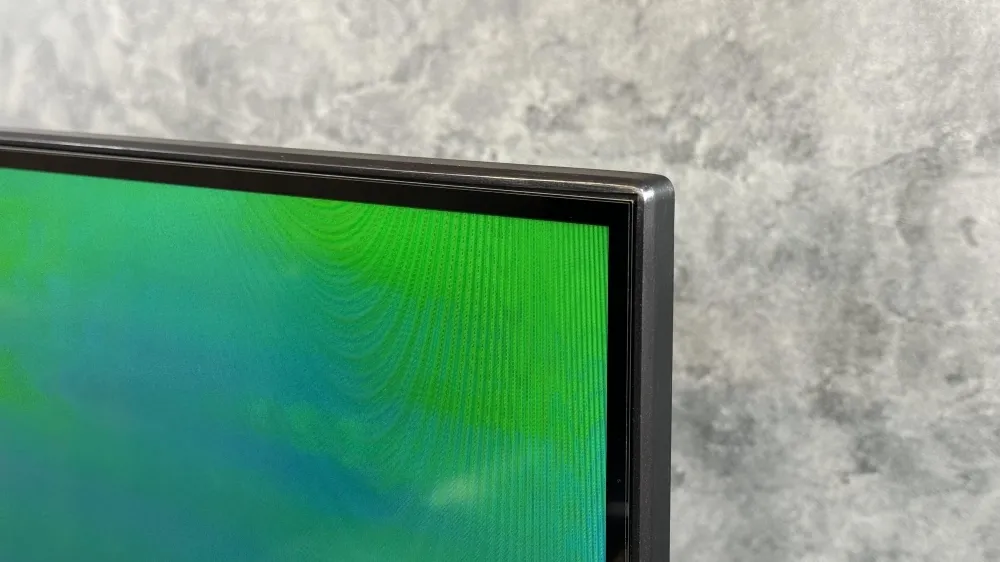 حاشیه تلویزیون توشیبا Z670