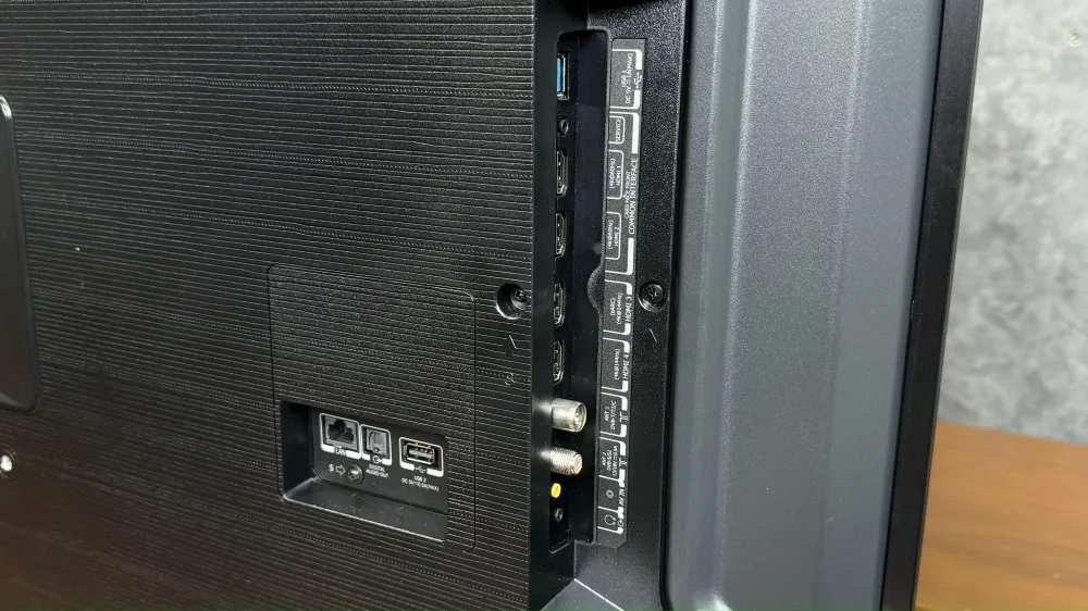 پورت‌های ورودی تلویزیون توشیبا Z670