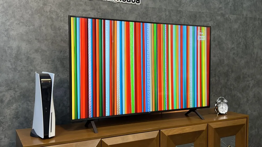 نمای کلی تلویزیون ال جی UR7800