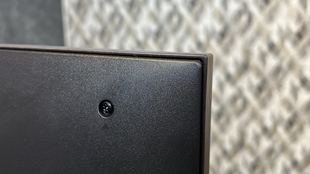 حاشیه تلویزیون ال جی UR7800