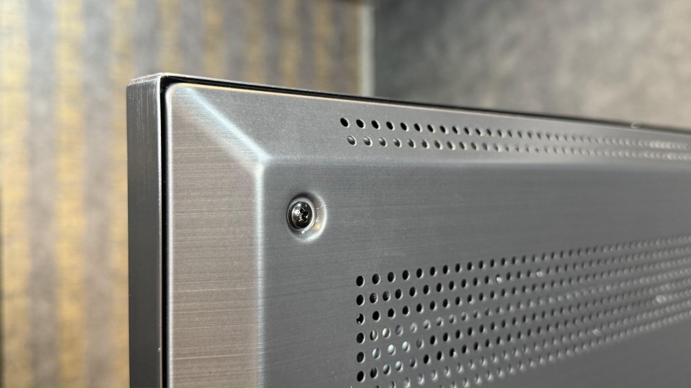 حاشیه تلویزیون ال جی QNED96