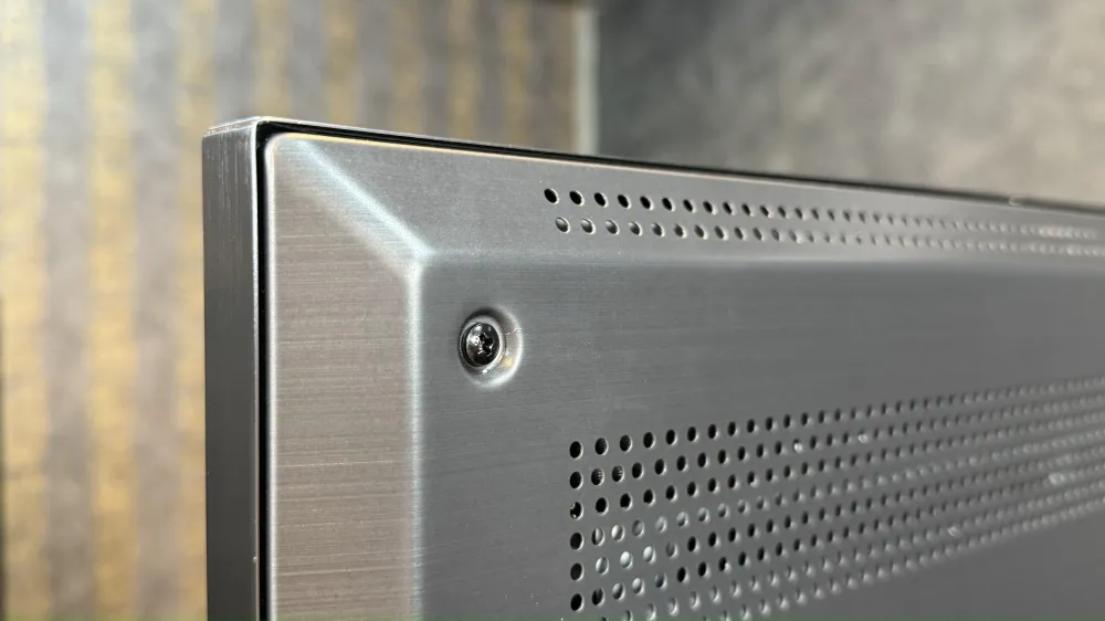 حاشیه تلویزیون ال جی QNED96