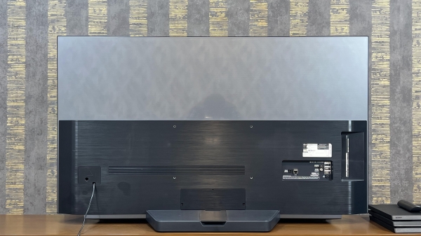 نمای پشتی  تلویزیون ال جی CS