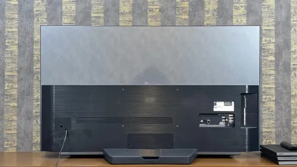 نمای پشتی  تلویزیون ال جی CS