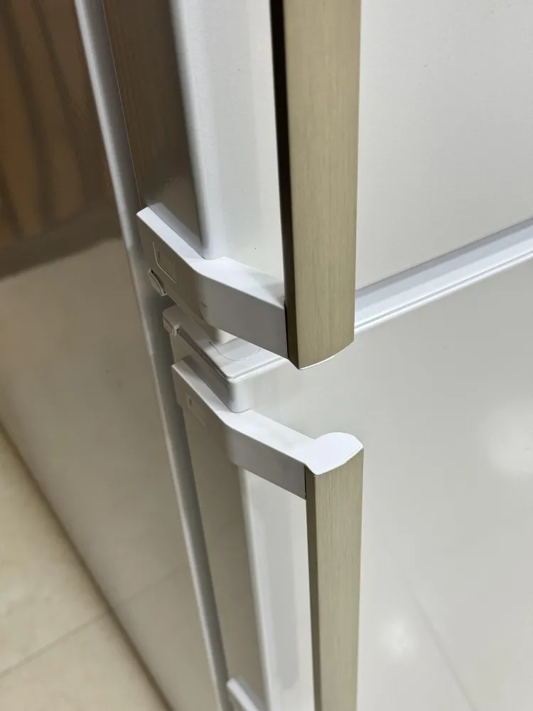 دستگیره نواری یخچال فریزر بوش KGD86AW31U