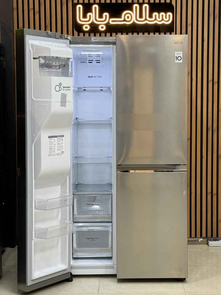 نمای داخلی بخش فریزر در یخچال فریزر ال جی J348