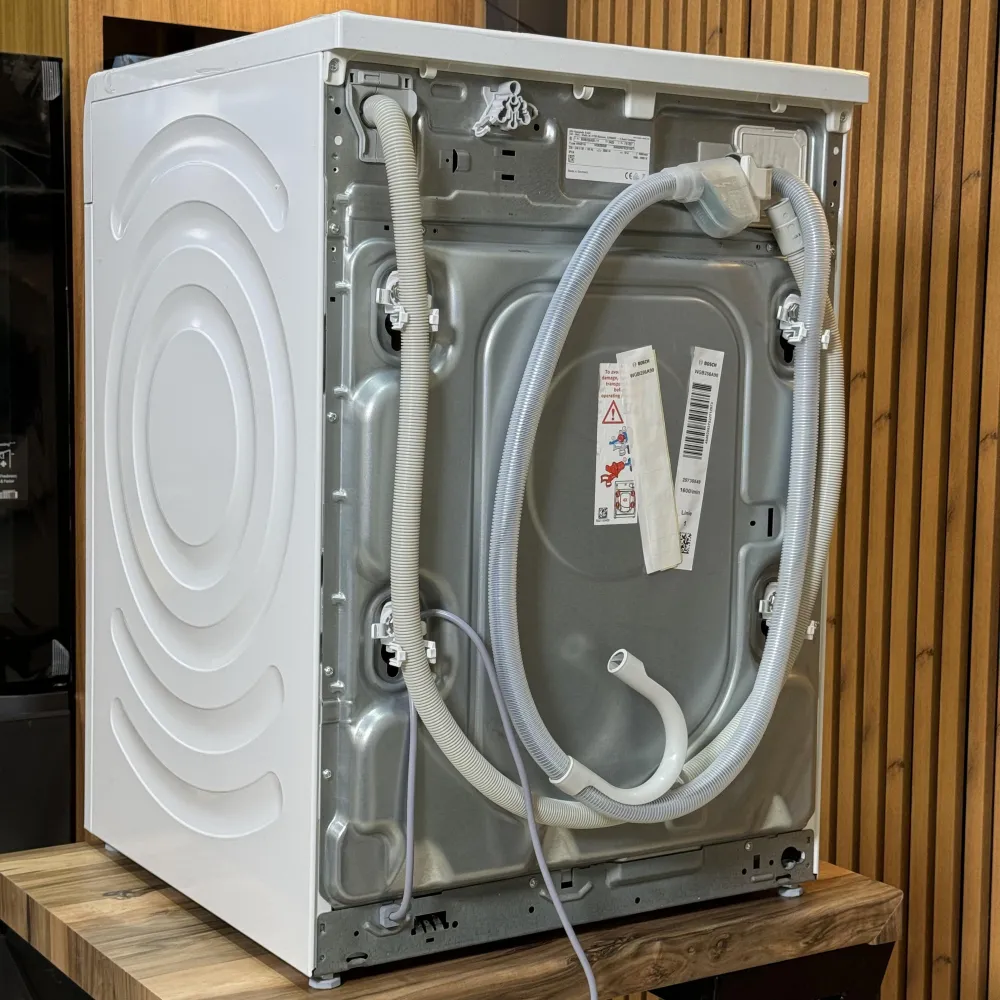 نمای پشتی ماشین لباسشویی بوش WGB256A90