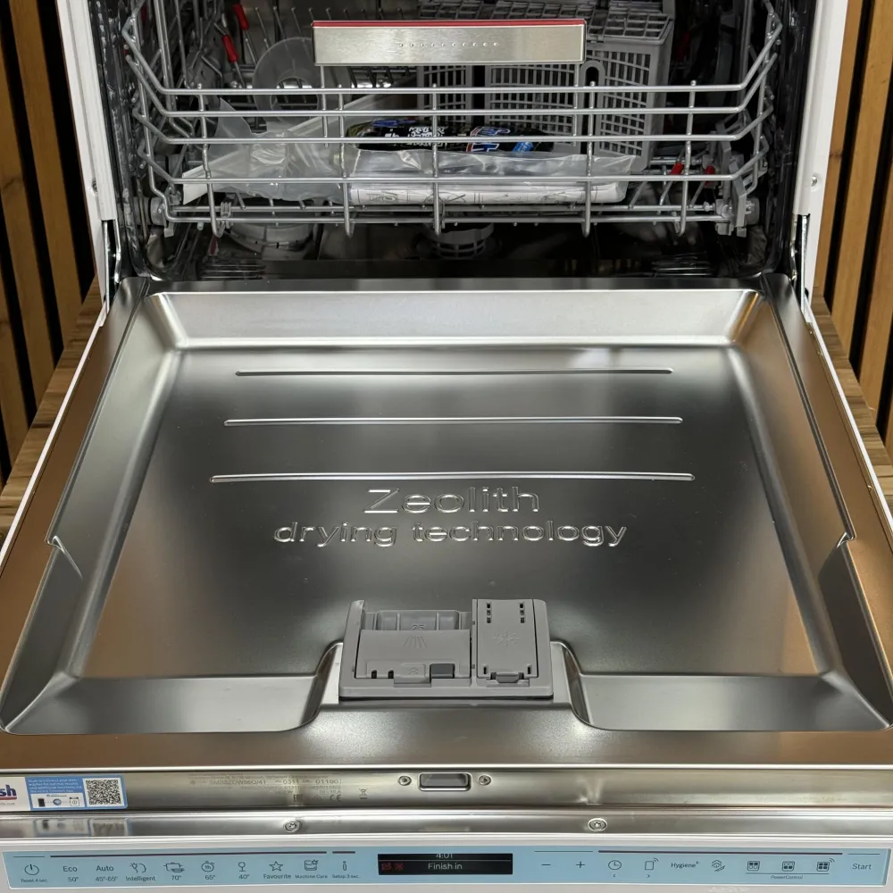 نمای داخلی درب ماشین ظرفشویی بوش SMS8ZDW86Q