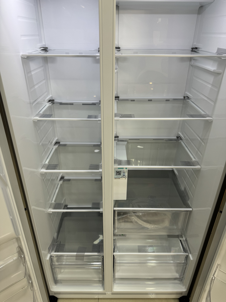 نمای داخلی یخچال فریزر ال جی GC-J267FLJW