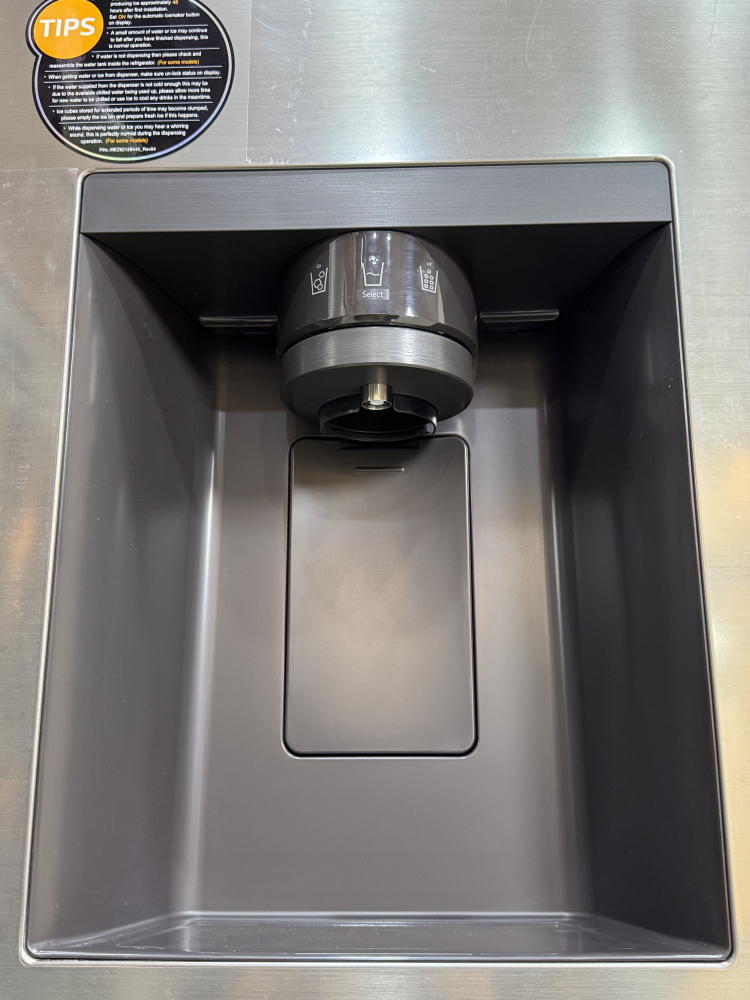 نمای آب‌ریز یخچال فریزر ال جی GC-J267FLJW