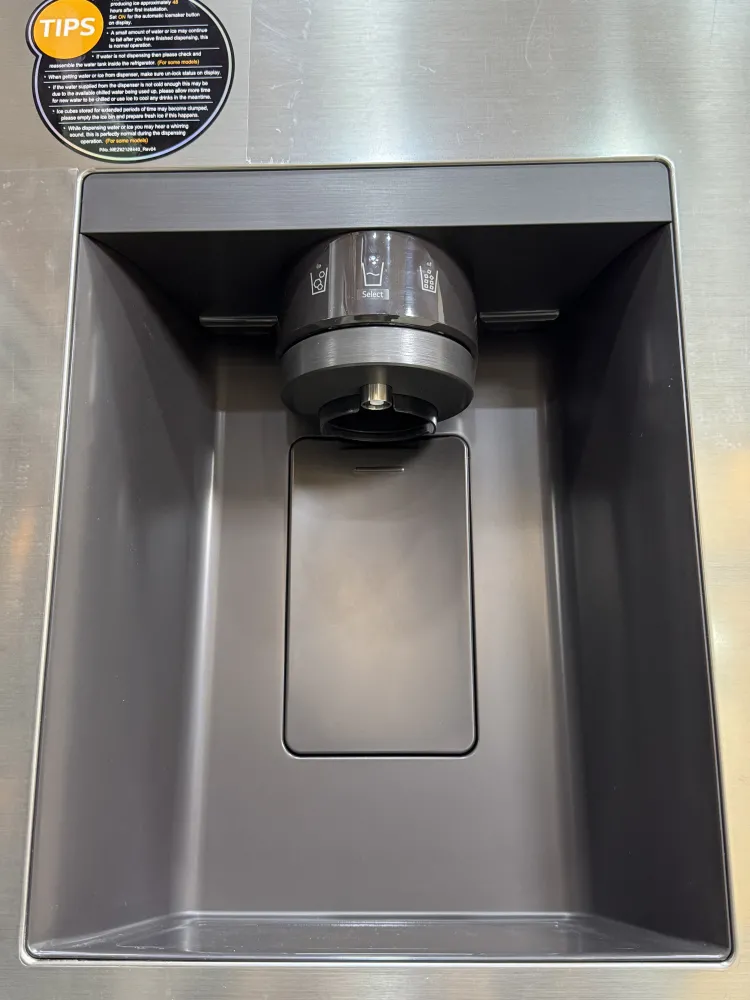 نمای آب‌ریز یخچال فریزر ال جی GC-J267FLJW