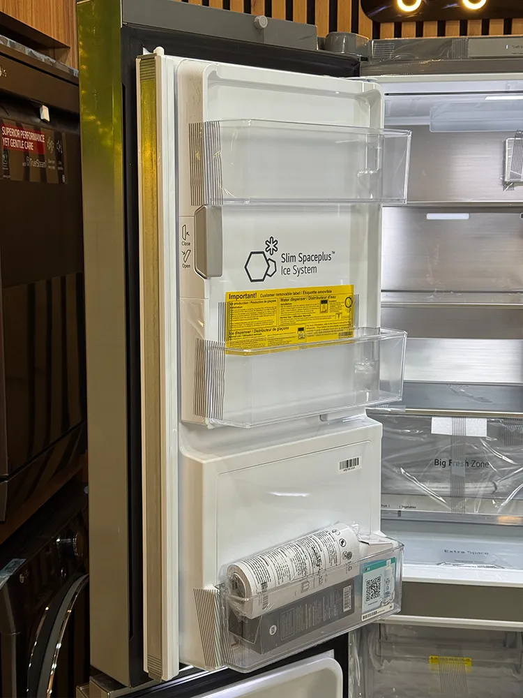 سیستم یخ ساز SpacePlus Ice System یخچال فریزر ال جی X946