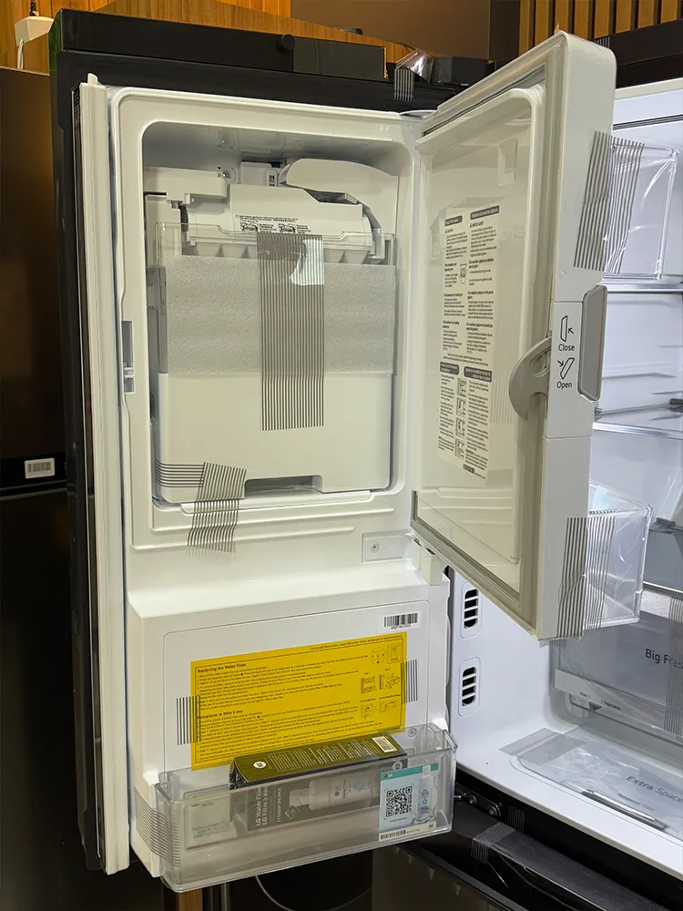 سیستم یخ ساز Slim SpacePlus Ice System یخچال ساید ال جی X24