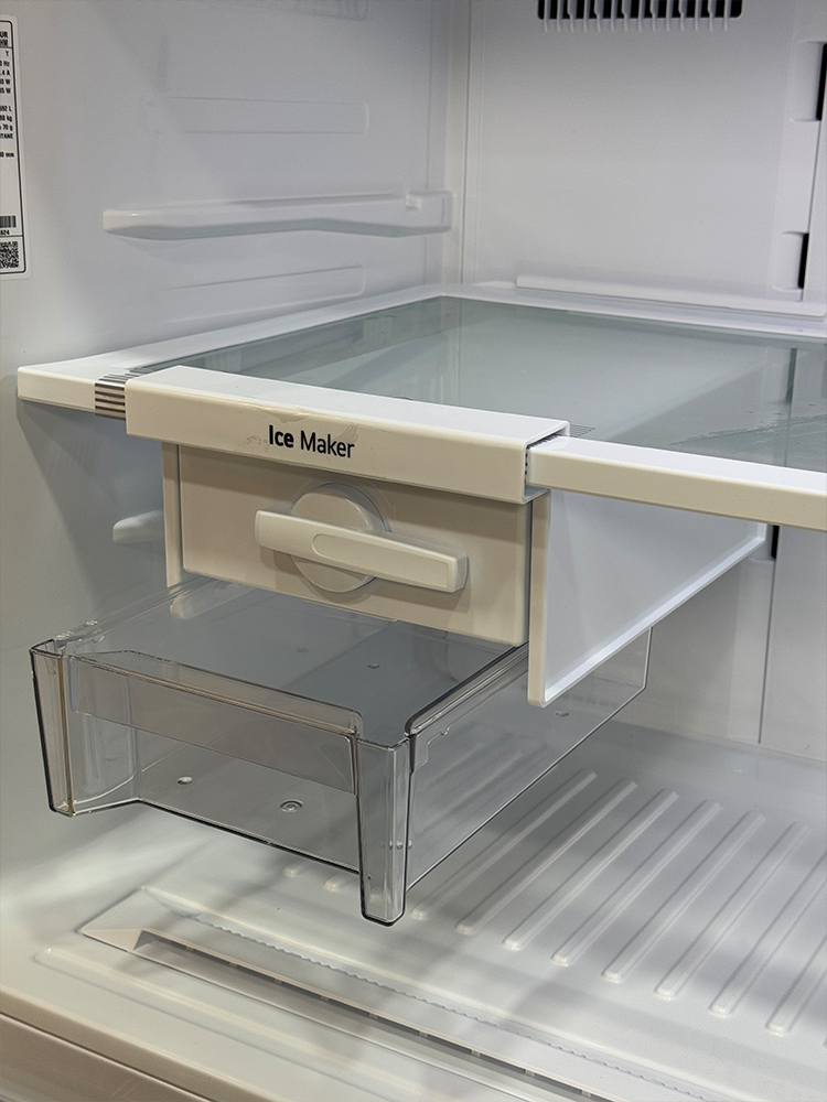 سیستم یخ ساز دستی (Moving Ice Maker) یخچال فریزر ال جی F882