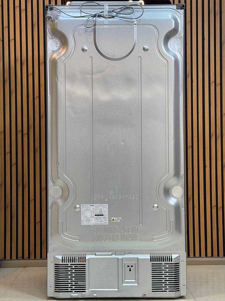 نمای پشتی یخچال فریزر ال جی GR-F882HLHM