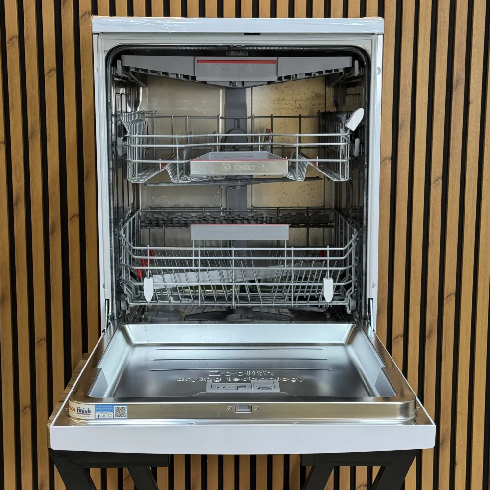 نمای داخلی ماشین ظرفشویی بوش مدل SMS6ZCW85M با 3 سبد قابل تنظیم