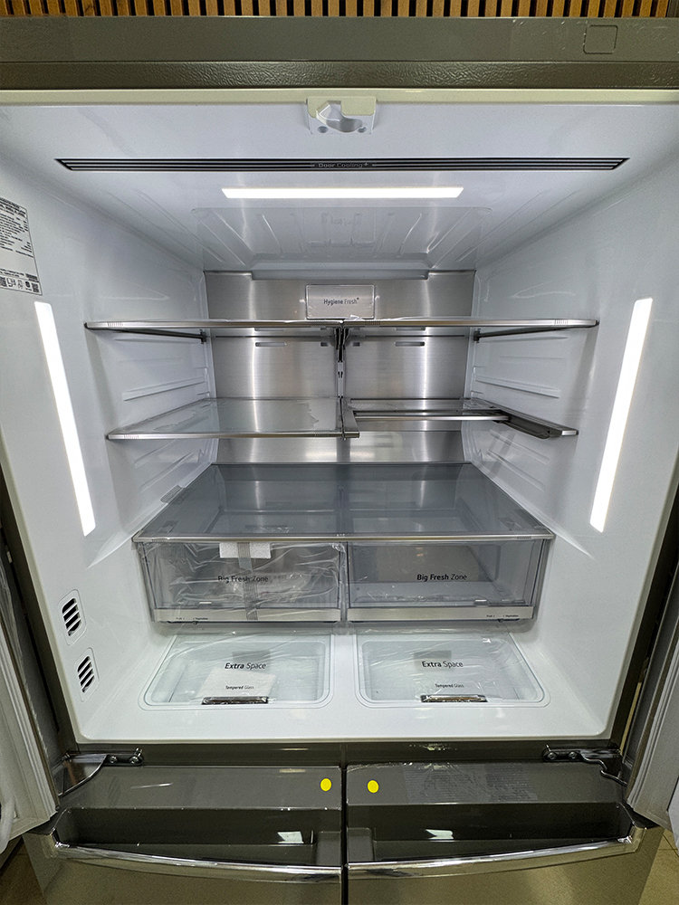 طراحی داخلی یخچال فریزر درب فرانسوی ال جی GR-J34FMUBL