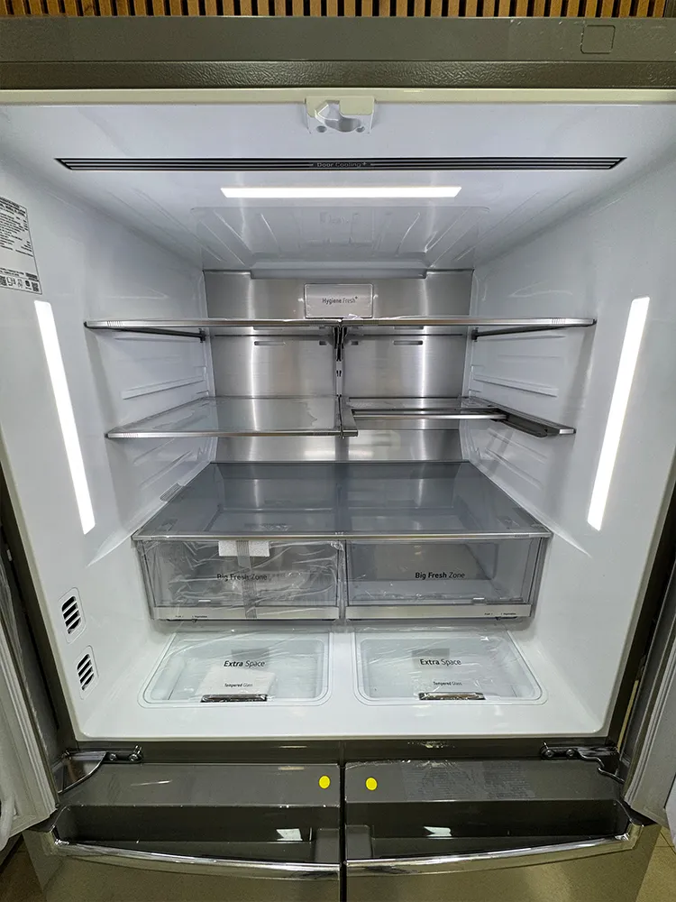 طراحی داخلی یخچال فریزر درب فرانسوی ال جی GR-J34FMUBL