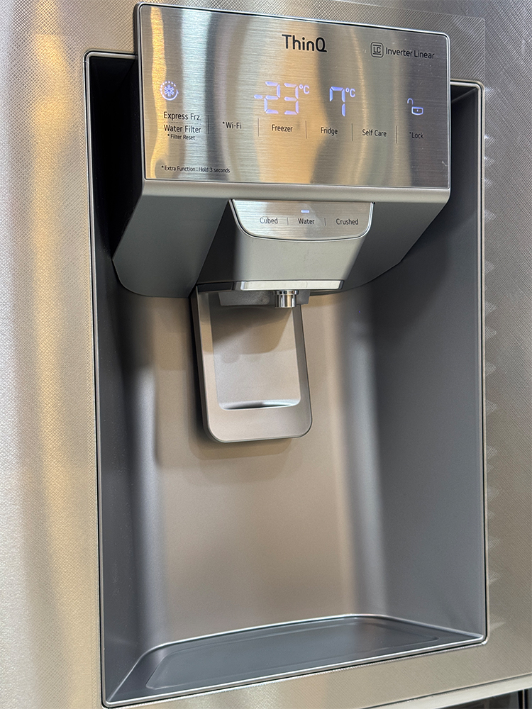 بخش آب ریز و یخ ریز یخچال بالا پایین ال جی GR-J34FMUBL