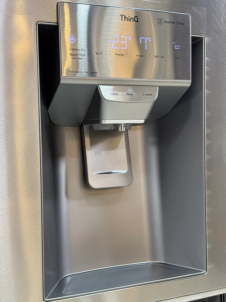 بخش آب ریز و یخ ریز یخچال بالا پایین ال جی GR-J34FMUBL