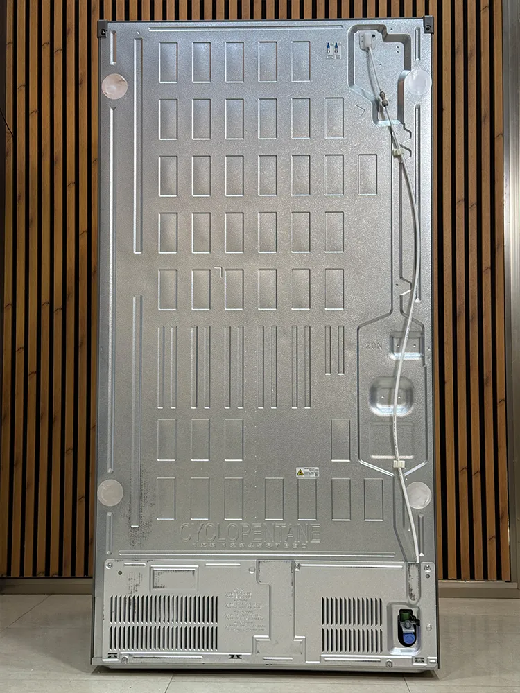 نمای پشتی یخچال فریزر ال جی GR-J34FMUBL رنگ نقره ای