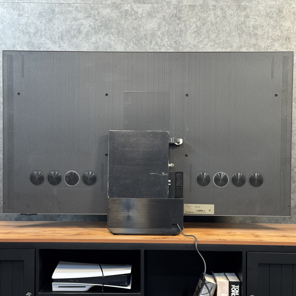 نمای پشتی تلویزیون سامسونگ QN900D