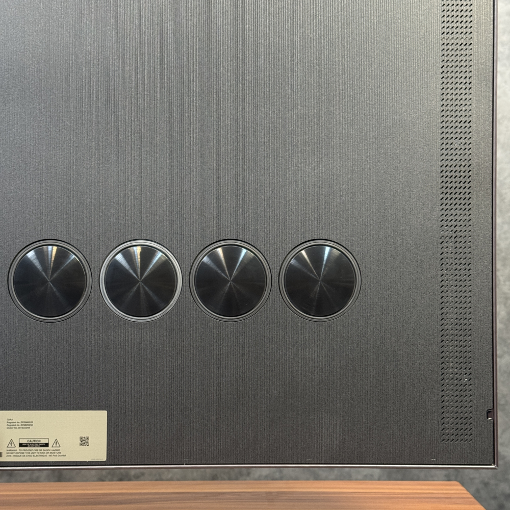 طراحی بلندگوهای پشت تلویزیون سامسونگ QN900D