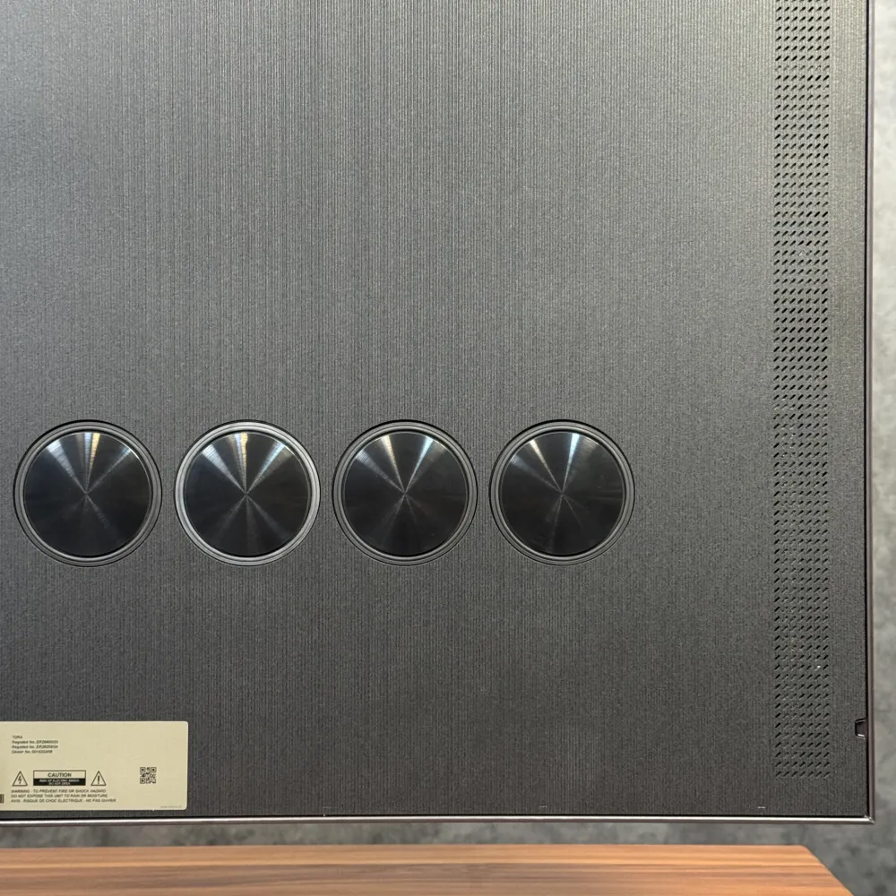 طراحی بلندگوهای پشت تلویزیون سامسونگ QN900D