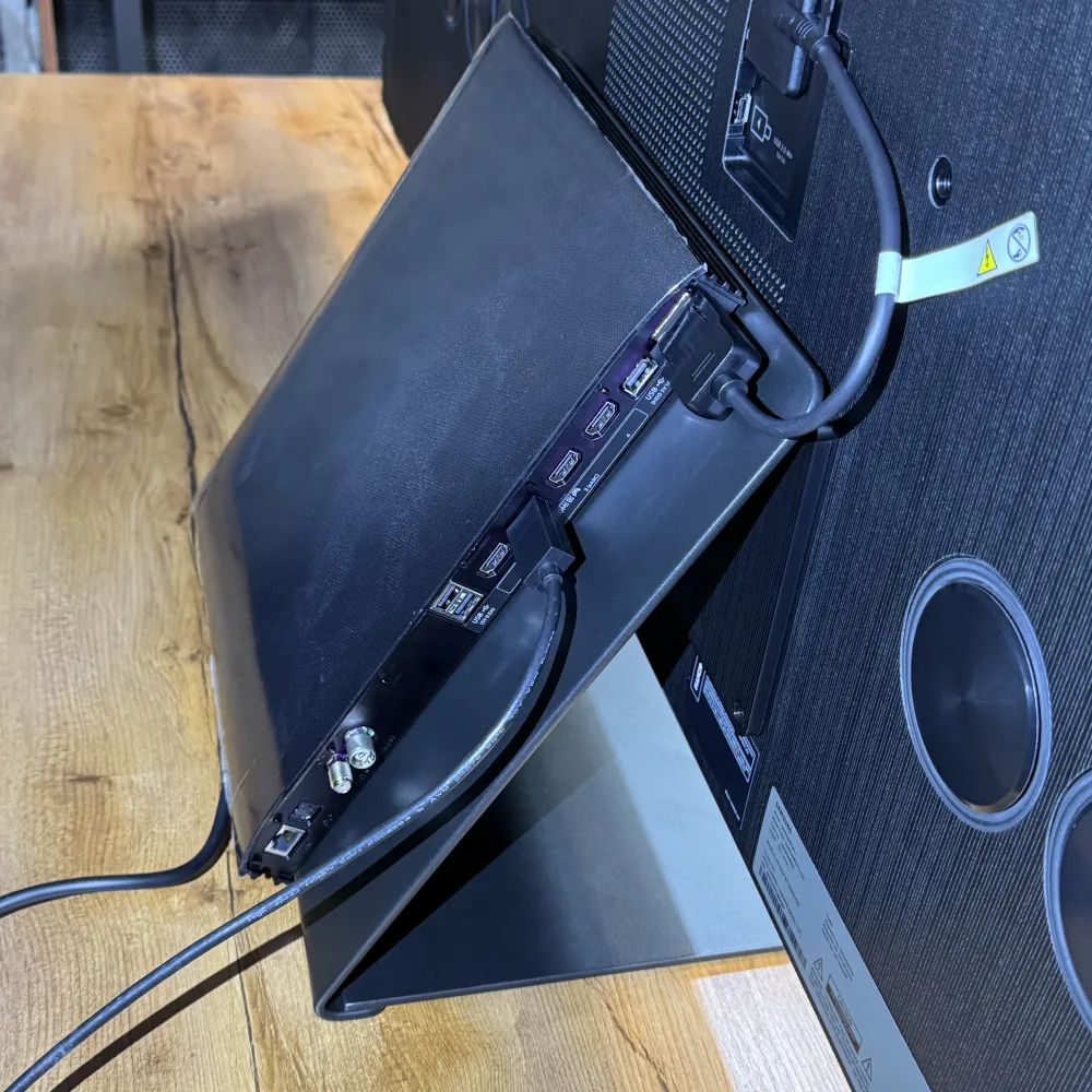 دستگاه Slim One Connect Box در تلویزیون سامسونگ QN800D 