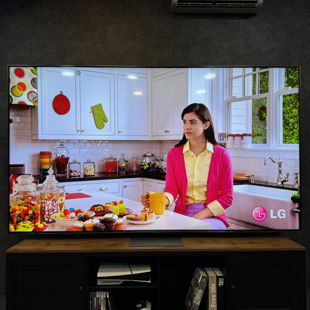 نمای کلی تلویزیون 100 اینچ ال جی QNED86 محصول 2025