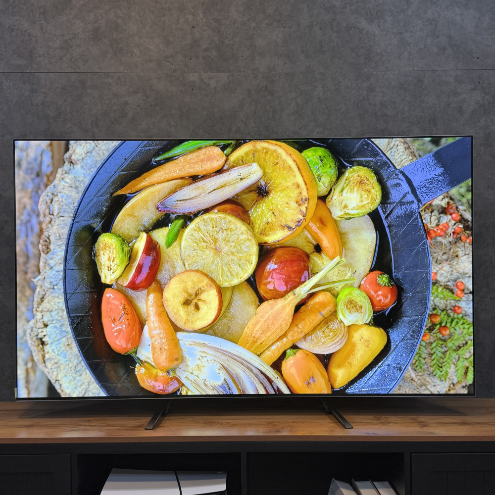 نمای کلی تلویزیون ال جی مدل G5 با صفحه نمایش بزرگ و طراحی باریک