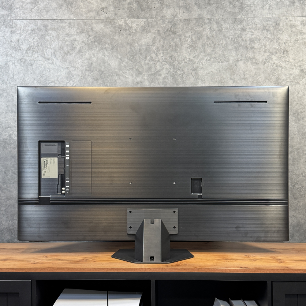 نمای پشتی تلویزیون 4K سامسونگ QN85C