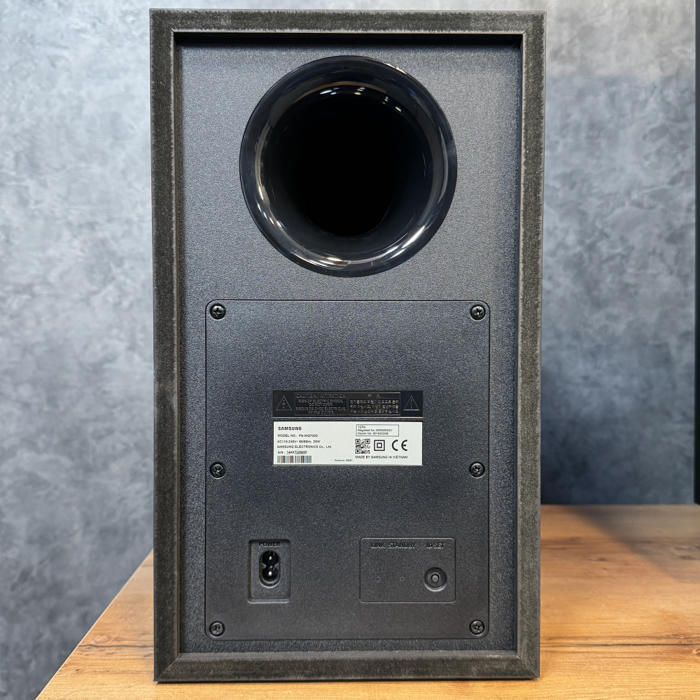 نمای پشتی ساب‌ووفر بی‌سیم ساندبار سامسونگ مدل HW-Q700D