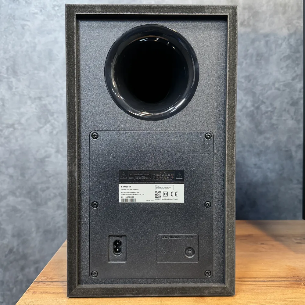 نمای پشتی ساب‌ووفر بی‌سیم ساندبار سامسونگ مدل HW-Q700D