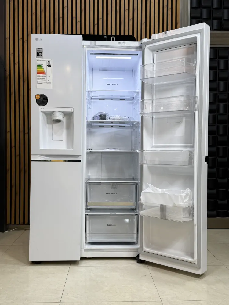 نمای داخلی یخچال ال جی J257 با ظرفیت 424 لیتر