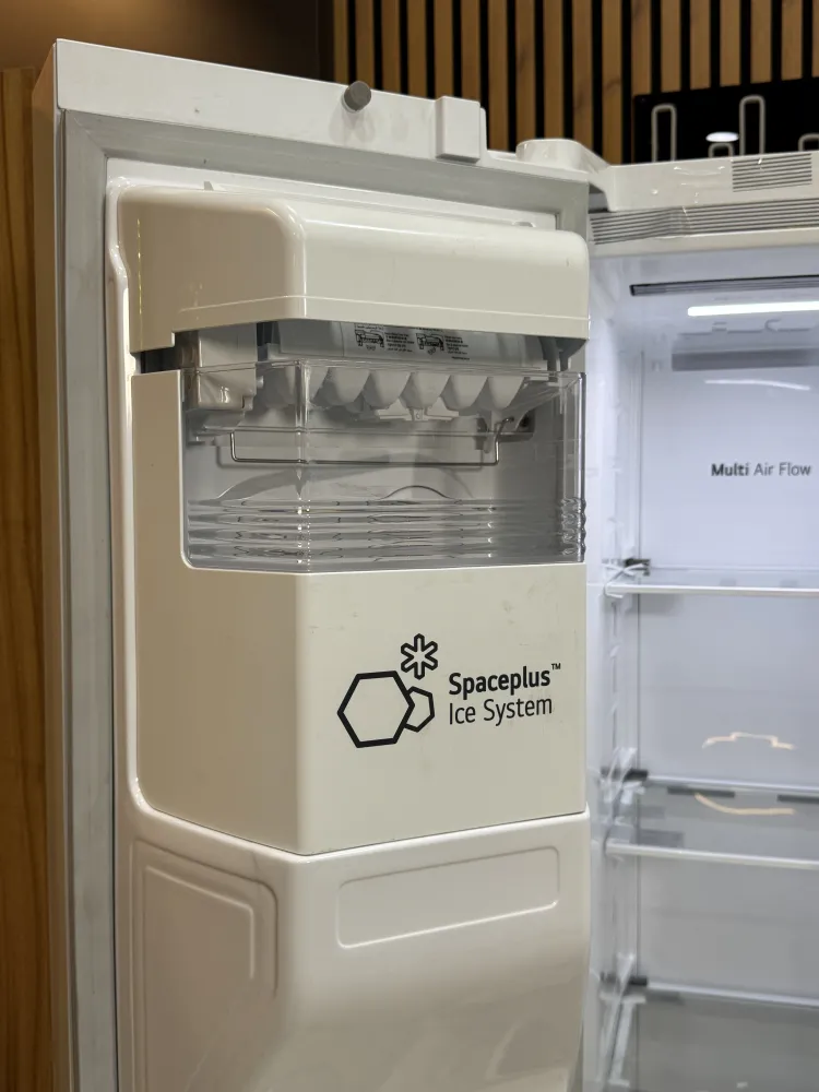 سیستم یخساز SpacePlus Ice یخچال ال جی GC-J257SQSV