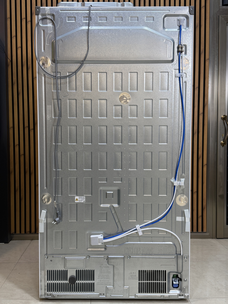 نمای پشتی یخچال 24 فوت ال جی GC-J257SQSV