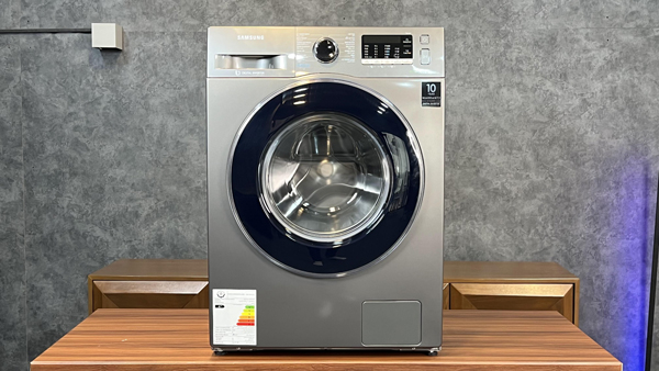 نمای کلی لباسشویی سامسونگ WW80J54E0BX درب از جلو، رنگ اینوکس